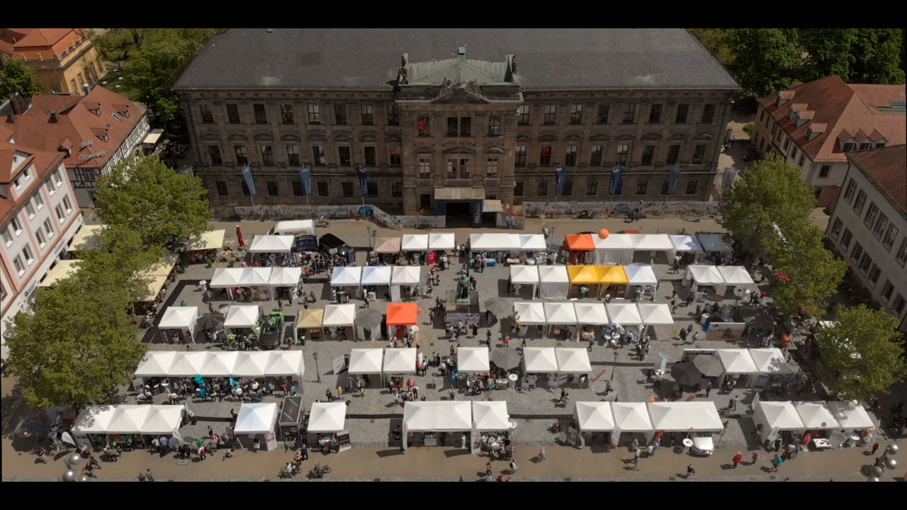 Jobwalk_Erlangen-final0161 Top Ansicht auf den jobwalk Erlangen am Schloßplatz